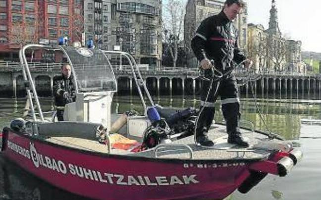 Los bomberos cuentan con tres embarcaciones de rescate. Foto: Z.A.