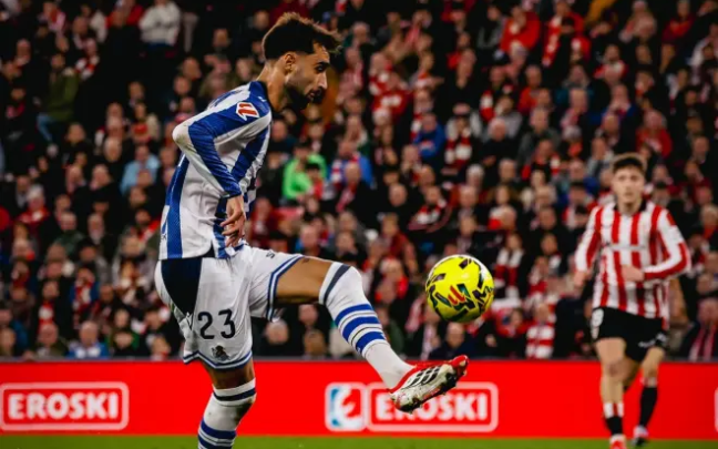 Brais Méndez, en San Mamés. REAL SOCIEDAD