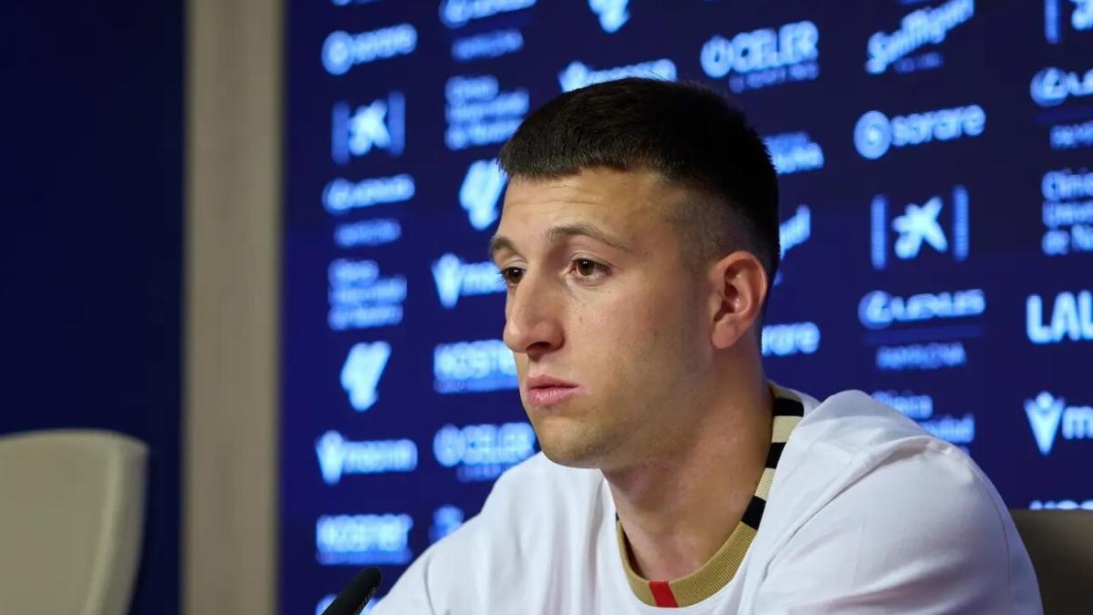 Abel Bretones, en la rueda de prensa tras su presentación. Foto: Club Atlético Osasuna