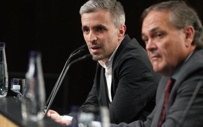 Erik Bretos y Jokin Aperribay, durante la comparecencia del pasado martes. RUBÉN PLAZA