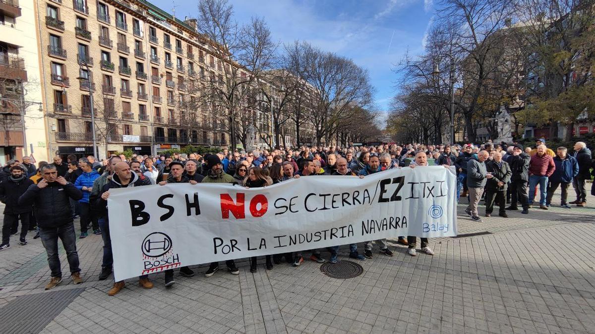 Concentración de la plantilla HSB frente al Parlamento de Navarra. CEDIDA