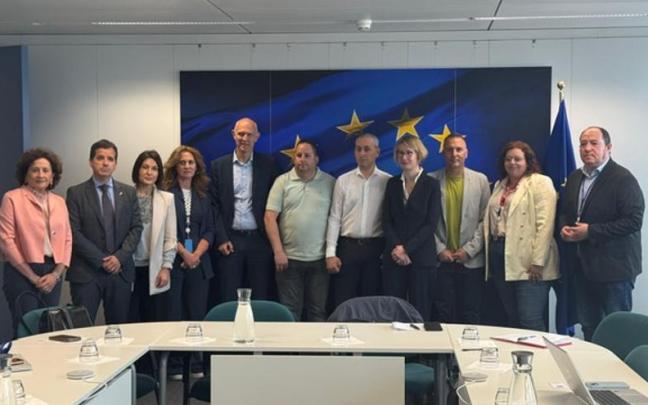 Carmen Maeztu, Mikel Irujo, Oihane Agirregoitia, Iñaki Martín del Bao, Juanjo Hermoso de Mendoza, Xabier Tejero, Elena Sancho y Pernando Barrena. 