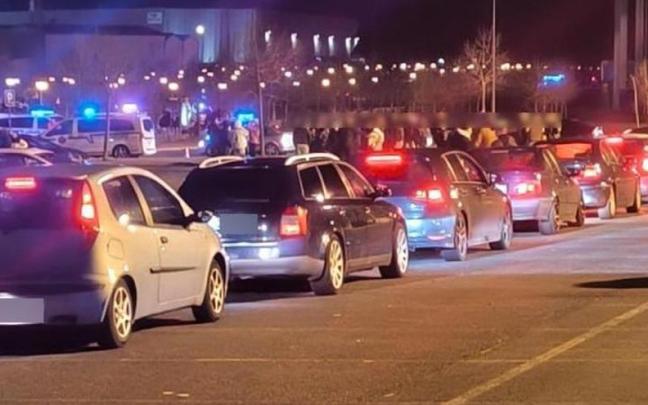 Imagen ajena a esta información sobre una quedada para hacer carreras ilegales en el Buesa Arena. Cedida