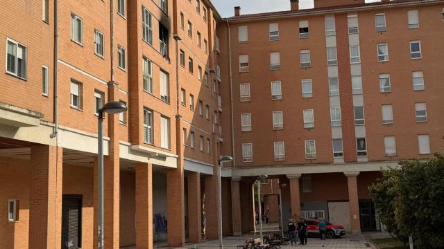 Exterior del edificio donde se ha producido el incendio / Noticias de Navarra - J.M.S.