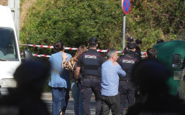 Las imágenes del dispositivo policial en Burtzeña tras el tiroteo con un fallecido | Deia, Jose Mari Martínez Las imágenes del dispositivo policial en Burtzeña tras el tiroteo con un fallecido | Deia, Jose Mari Martínez