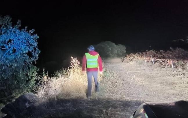 Efectivos de emergencias buscan al hombre desaparecido Cedida