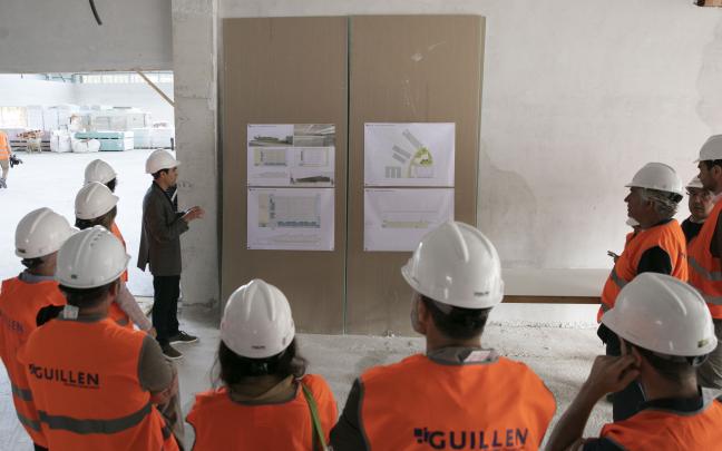 Visita de la Corporación municipal a las obras del polideportivo de Buztintxuri. Foto: Ayuntamiento de Pamplona