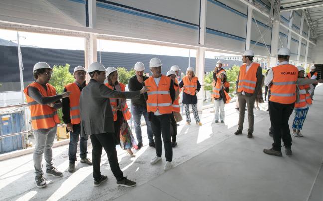 Visita de la Corporación municipal a las obras del polideportivo de Buztintxuri. Foto: Ayuntamiento de Pamplona