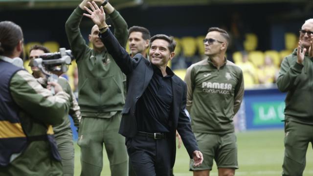 Marcelino García Toral saluda tras certificar la clasificación del Villarreal para la próxima edición de la Champions League.