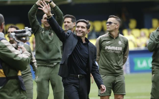 Marcelino García Toral saluda tras certificar la clasificación del Villarreal para la próxima edición de la Champions League.