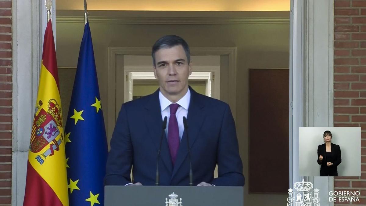 Pedro Sánchez durante la comparecencia en la que ha desvelado que seguirá al frente del Gobierno español.