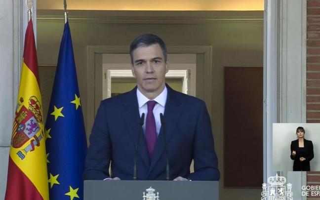 Pedro Sánchez durante la comparecencia en la que ha desvelado que seguirá al frente del Gobierno español.