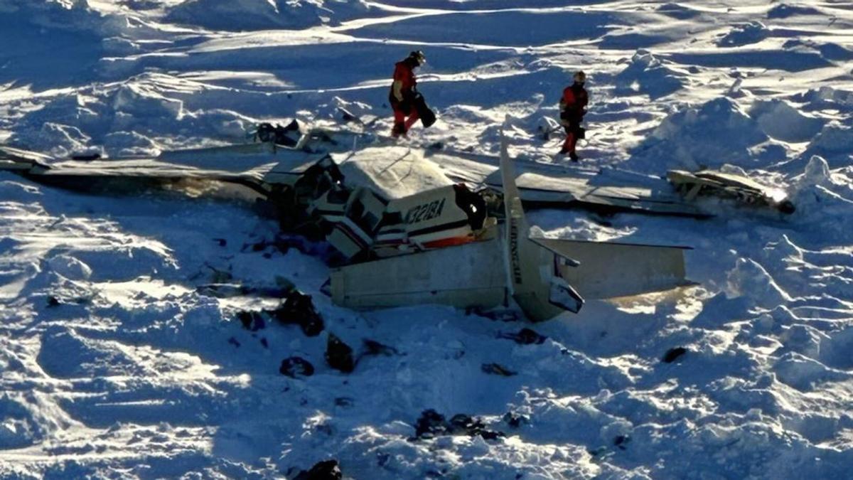 Restos de la avioneta siniestrada en Alaska.