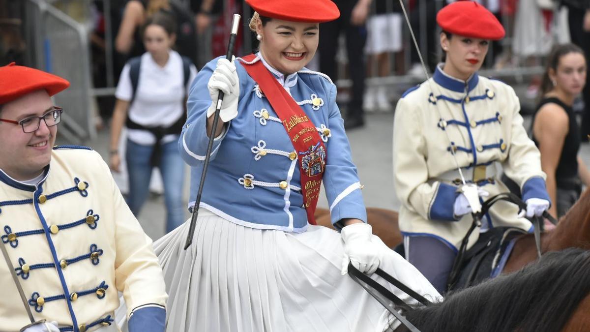 Foto de Oihana Garcia Carrillo, cantinera de Caballería del Alarde público de Irun del pasado 2024.