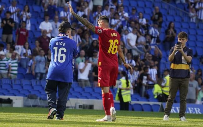 Diego Rico tras la ovación recibida en por parte de la afición txuri-urdin. / RUBEN PLAZA