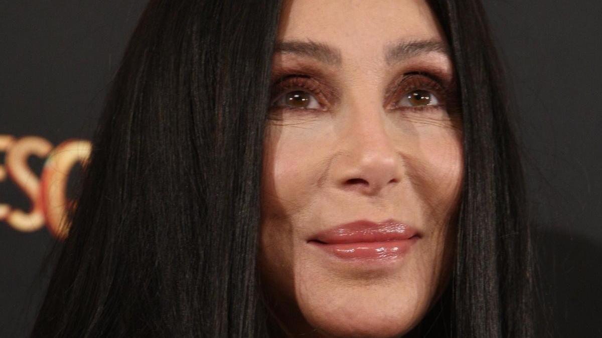 Cher publica su primer libro autobiográfico