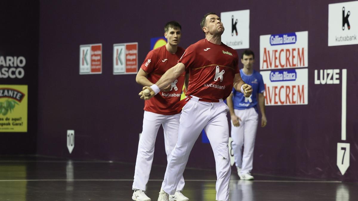 Jaka-Iztueta se clasifican para las semifinales del Campeonato de Parejas tras derrotar a Zabala-Martija en el frontón Uarkape de Arrasate.