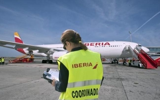 Personal de 'handling' de Iberia. / EP Personal de 'handling' de Iberia.