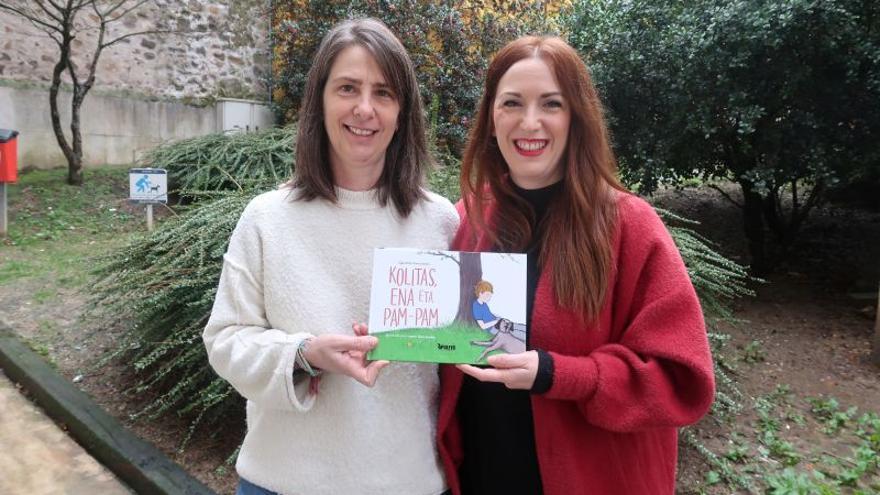 Eguzkiñe eta Laura Garziandia, liburuarekin.