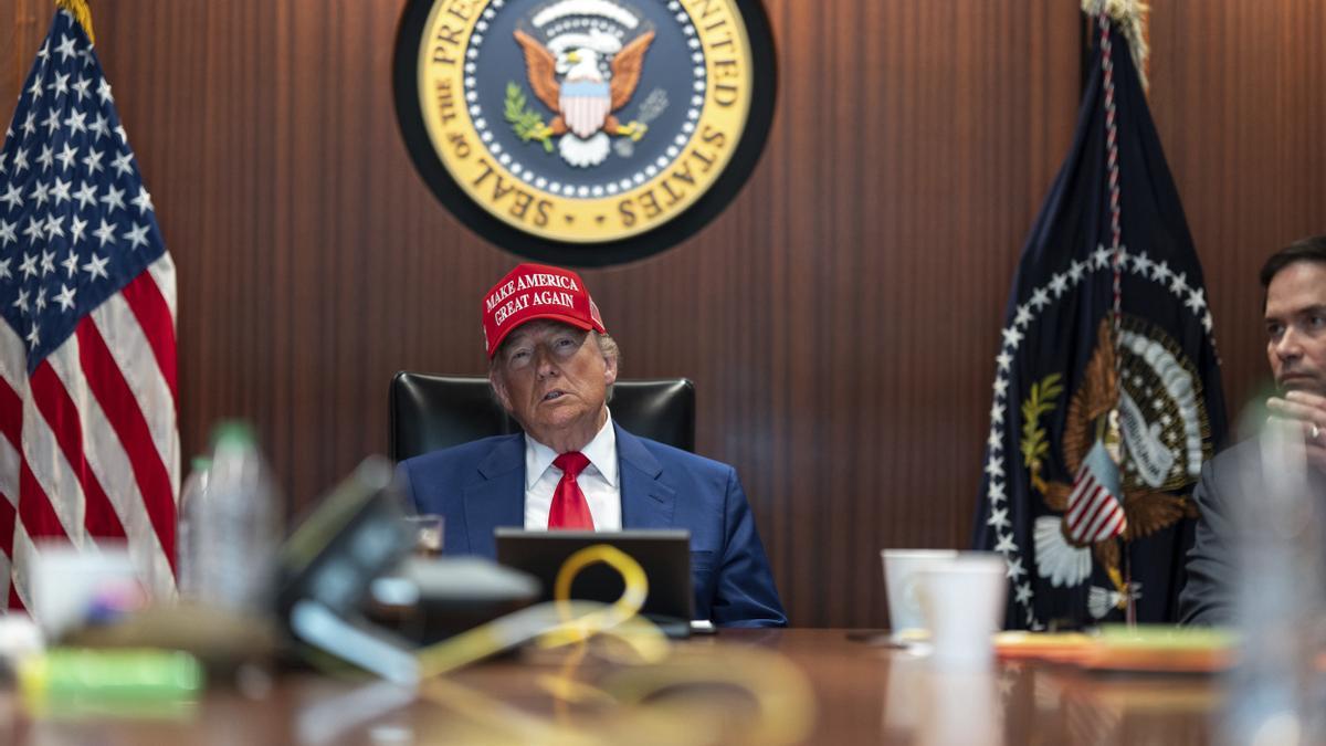 Donald Trump con una gorra de 'MAGA'