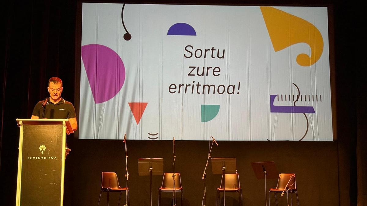 El director de BMDE, Aritz Alustiza, durante la presentación de la nueva imagen.