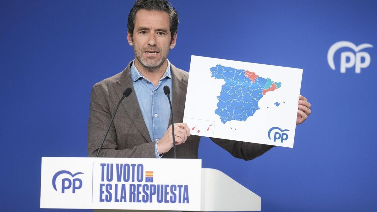 El portavoz del PP, Borja Sémper, con un mapa electoral.
