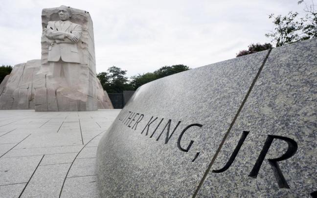 Escultura en honor a Martin Luther King en el Monumento a Lincoln de Washington, EEUU.
