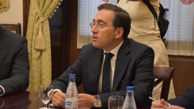 El ministro de Asuntos Exteriores, Unión Europea y Cooperación, José Manuel Albares, durante su reunión con el presidente de la Ciudad Autónoma de Ceuta, Juan Jesús Vivas Lara