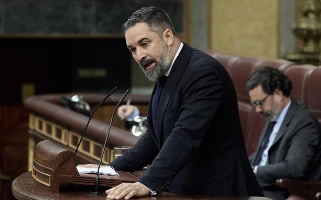 El presidente de VOX, Santiago Abascal, interviene durante una sesión de control