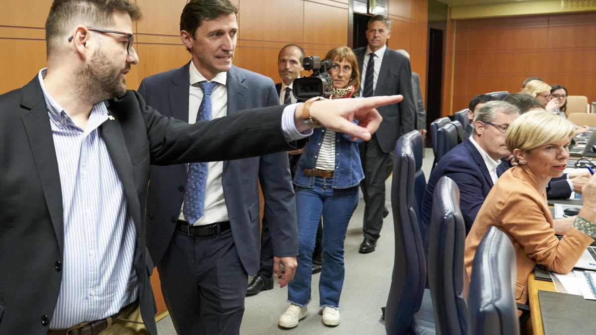 El consejero de Hacienda y Finanzas, Nöel d'Anjou, en el Parlamento Vasco.