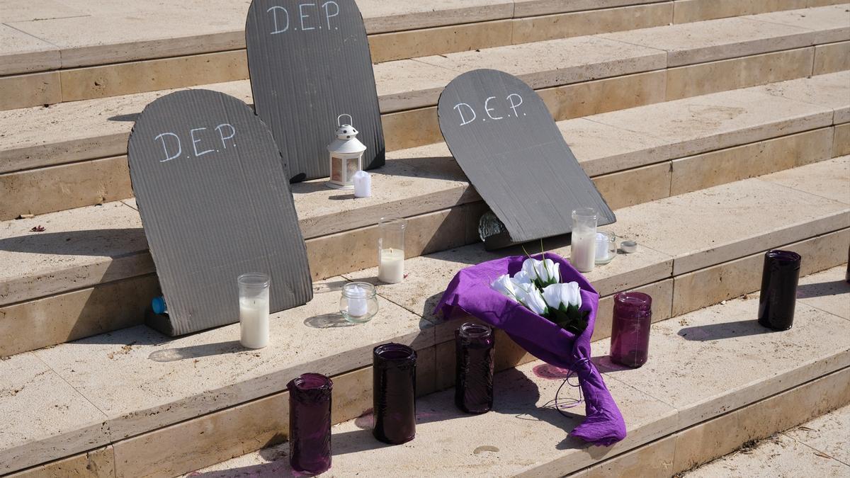 Homenaje en recuerdo a las víctimas de la violencia machista.