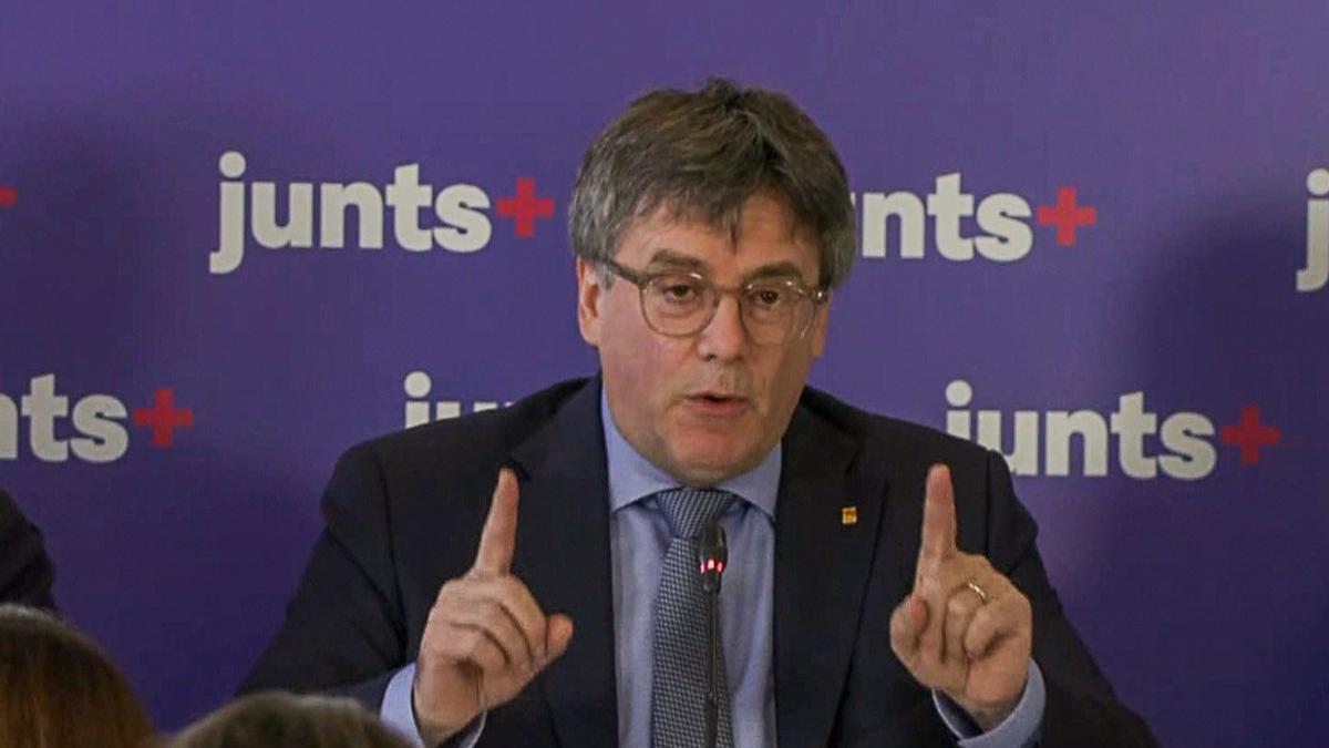 Carles Puigdemont en el encuentro que celebra Junts en Waterloo para organizar su estrategia en la oposición al Govern de Illa.