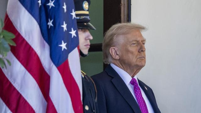 Donald Trump en los jardines de la Casa Blanca.