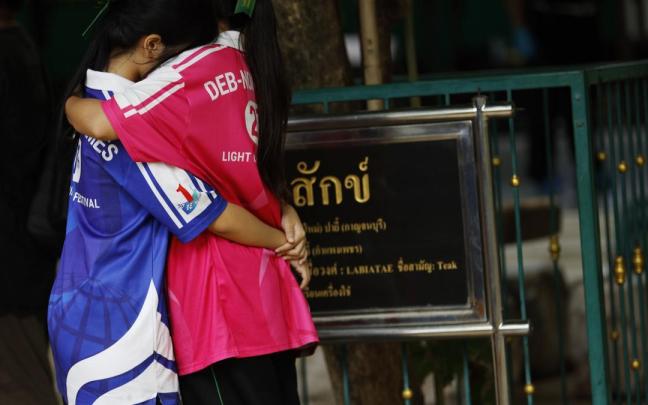 En imágenes: Tailandia eleva a 9 los muertos por el tiroteo en una escuela tras la muerte de una menor
