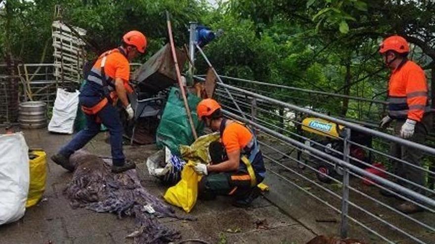 Operarios de limpieza en Hernani, ajenos a esta información