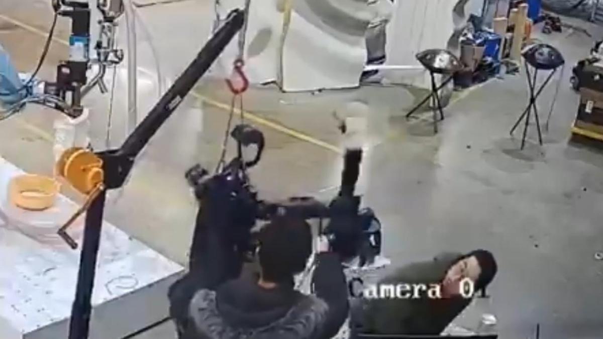 Robot chino fuera de control.