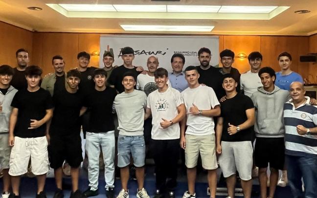 Acto de recepción de la selección cadete de Basauri en el Ayuntamiento