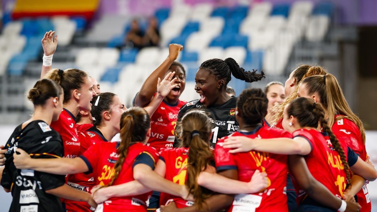 Las jugadoras celebran el título mundial.