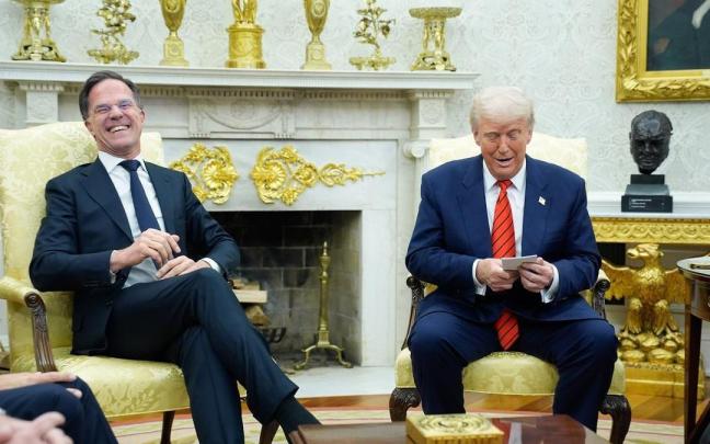 El secretario general de la OTAN, Mark Rutte, y el presidente de Estados Unidos, Donald Trump, durante una reunión en la Casa Blanca.