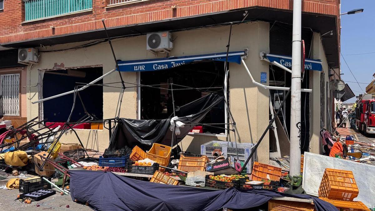 Estado en el que quedó el bar de Lo Pagán tras la explosión.