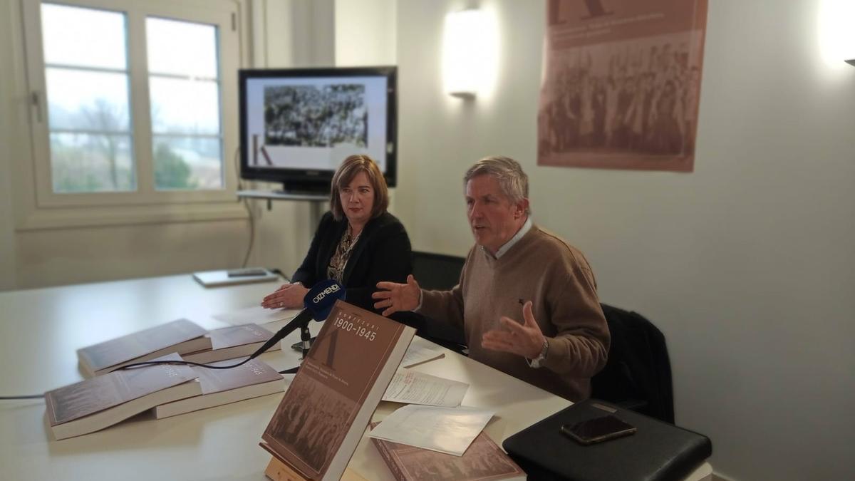 Patxi Juaristi y Karmele Enbeitia durante la presentación.