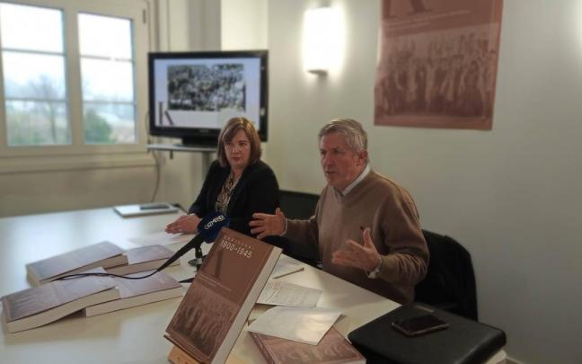 Patxi Juaristi y Karmele Enbeitia durante la presentación.