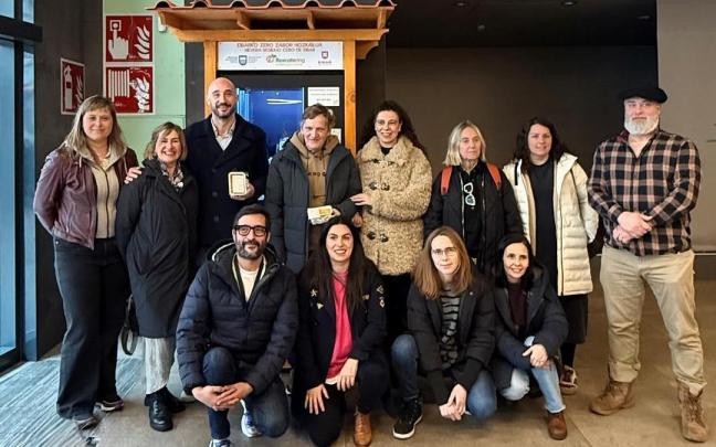 Presentación de una nueva de nevera Residuo Cero para el aprovechamiento de alimentos en la villa armera.