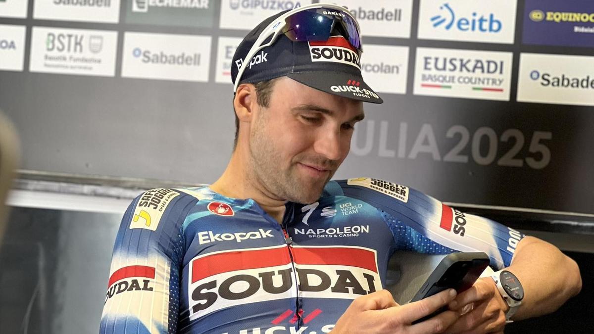 Schachmann, en la silla caliente, esperando al resto de competidores.