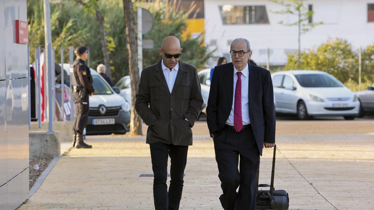 Luis María Carretero llega al juzgado de Badajoz para declarar como investigado