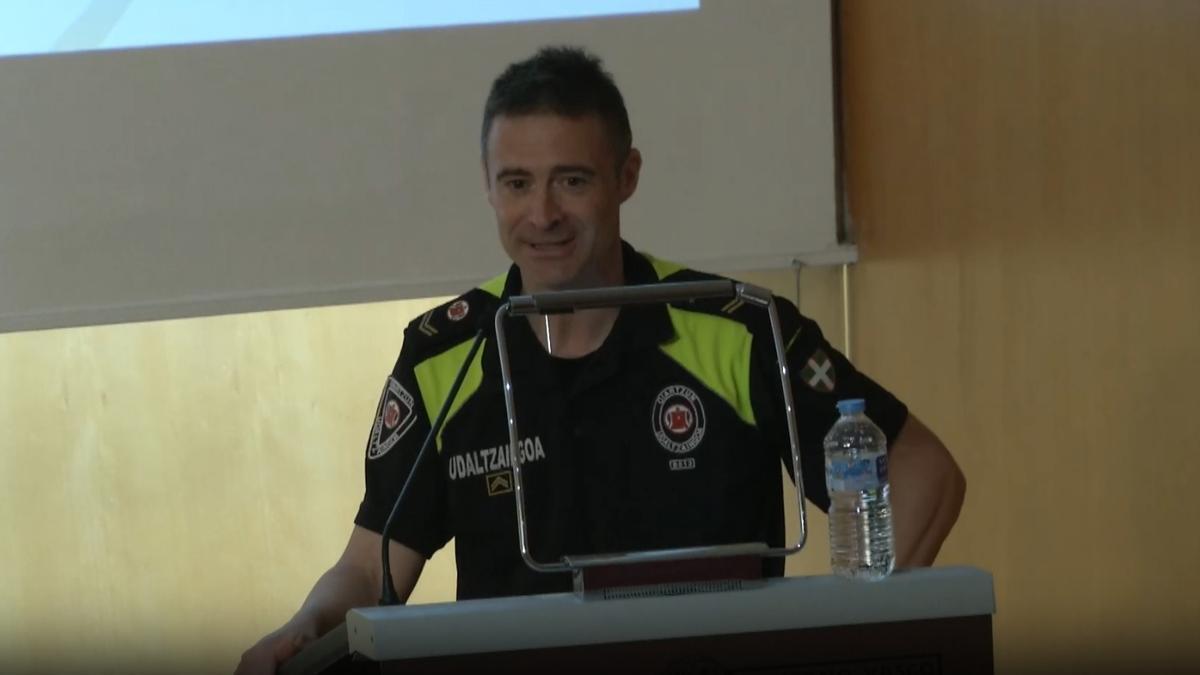Xabier Garagarza, en una charla como Jefe de la Policía Local de Oiartzun