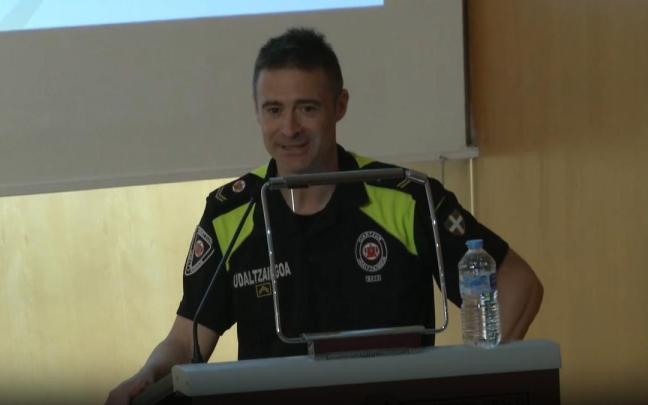 Xabier Garagarza, en una charla como Jefe de la Policía Local de Oiartzun