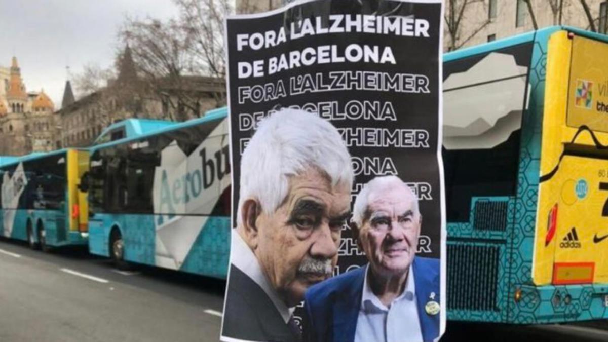 Los carteles contra los hermanos Maragall.