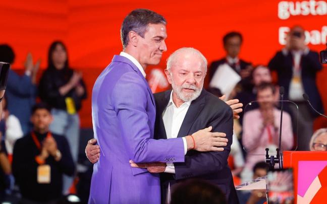 El presidente de Brasil, Luiz Inácio Lula da Silva (d), y el presidente del Gobierno, Pedro Sánchez en una imagen de archivo.