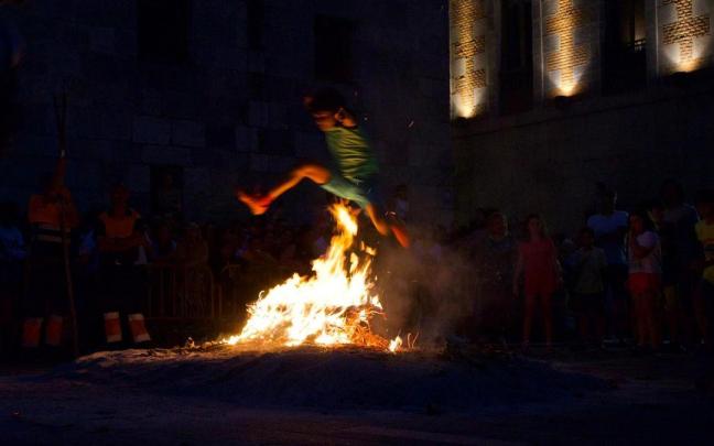 Gipuzkoa disfruta de las hogueras de San Juan / Mikel Lakunza Gipuzkoa disfruta de las hogueras de San Juan